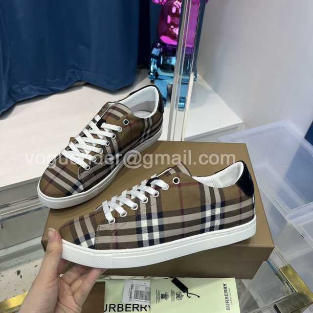 Burberry slides v1 Burberry slides v1