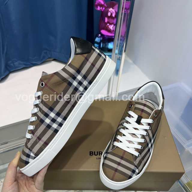 Burberry slides v1 Burberry slides v1