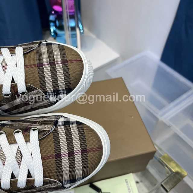 Burberry slides v1 Burberry slides v1
