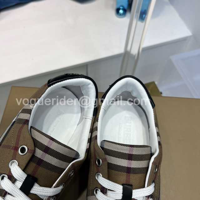 Burberry slides v1 Burberry slides v1