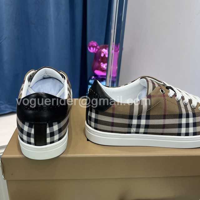 Burberry slides v1 Burberry slides v1