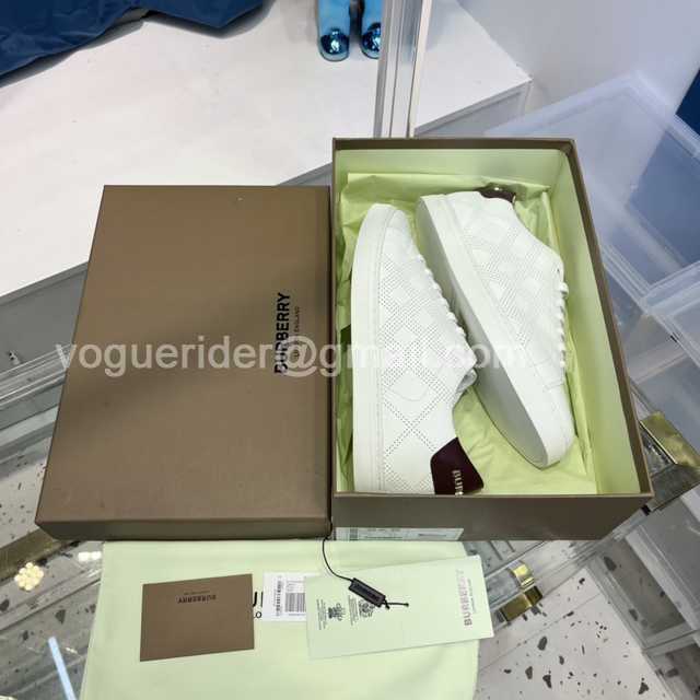 Burberry slides v1 Burberry slides v1