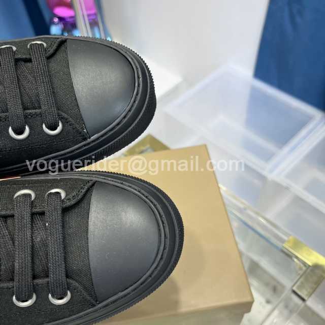 Burberry Men slides Burberry Men slides