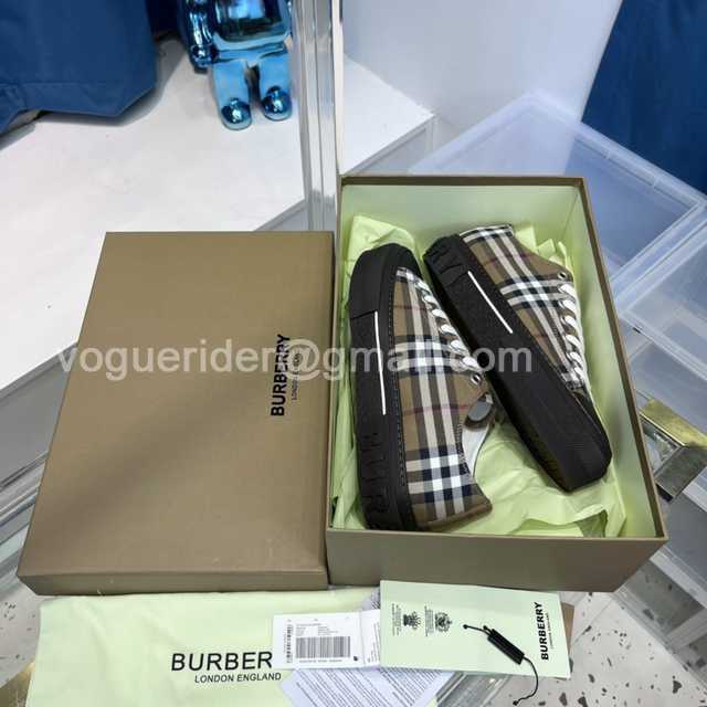 Burberry Men slides Burberry Men slides
