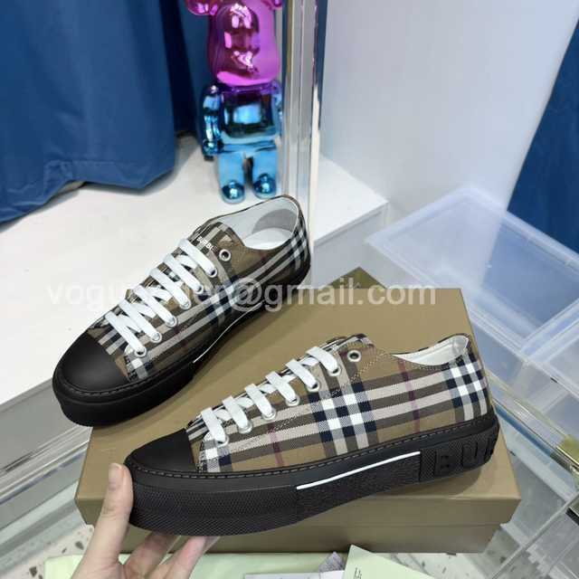 Burberry Men slides Burberry Men slides