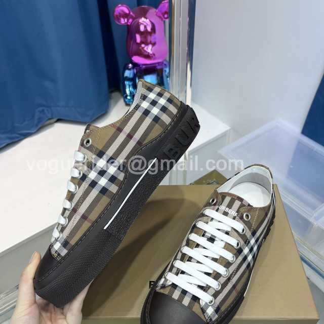 Burberry Men slides Burberry Men slides