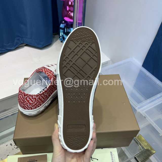 Burberry Men slides Burberry Men slides