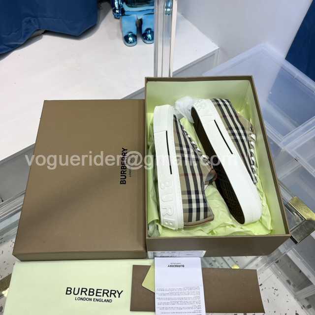 Burberry Men slides Burberry Men slides