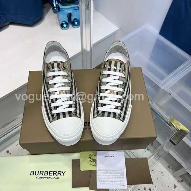 Burberry Men slides Burberry Men slides