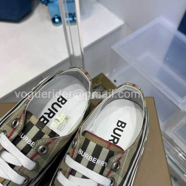 Burberry Men slides Burberry Men slides