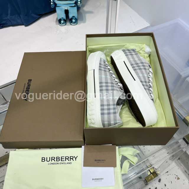 Burberry Men slides