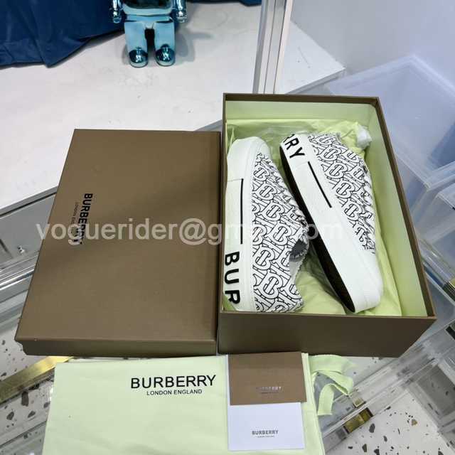Burberry Men slides Burberry Men slides
