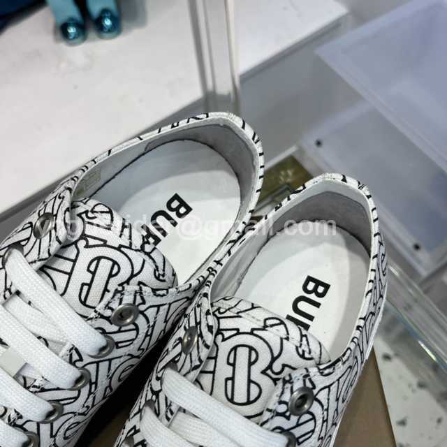Burberry Men slides Burberry Men slides