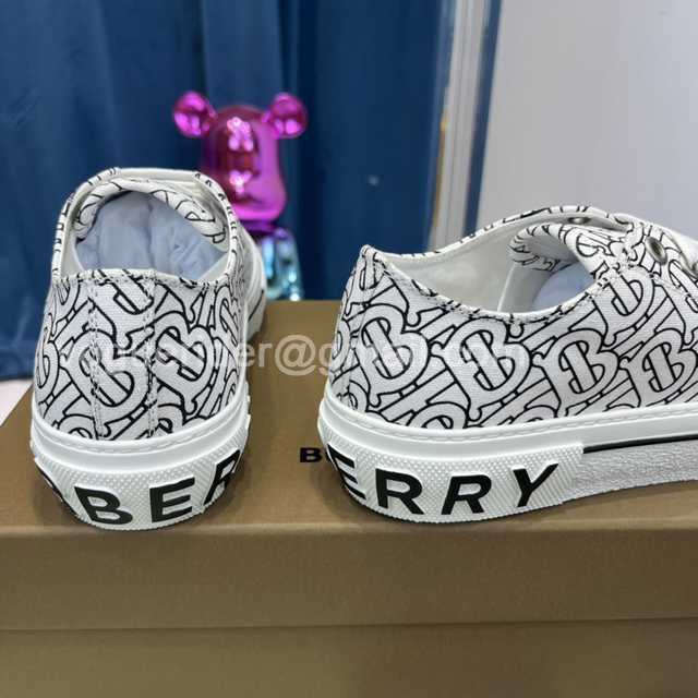 Burberry Men slides Burberry Men slides