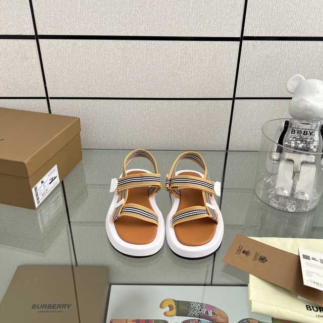 Burberry 2022 strap
