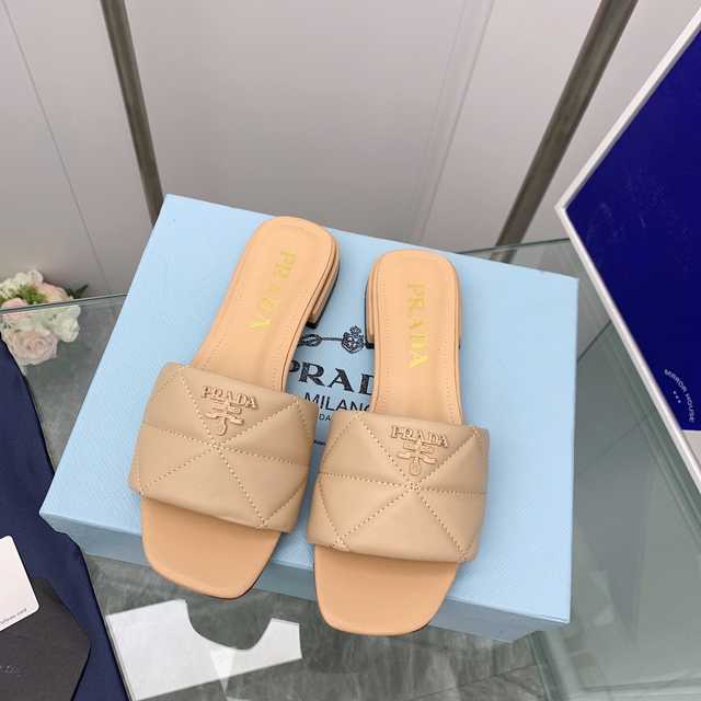 Prada 2022ss sheep