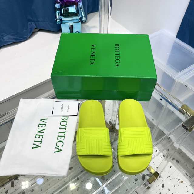 Bottega Veneta 2022 rubber