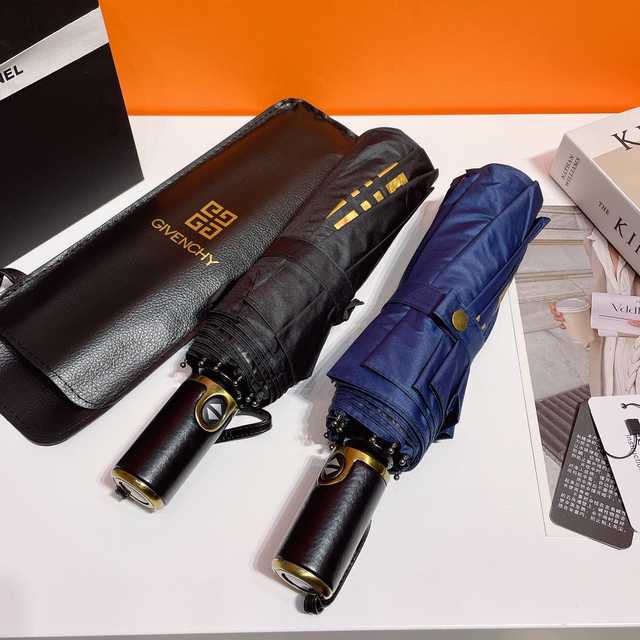 UM10028 Givenchy