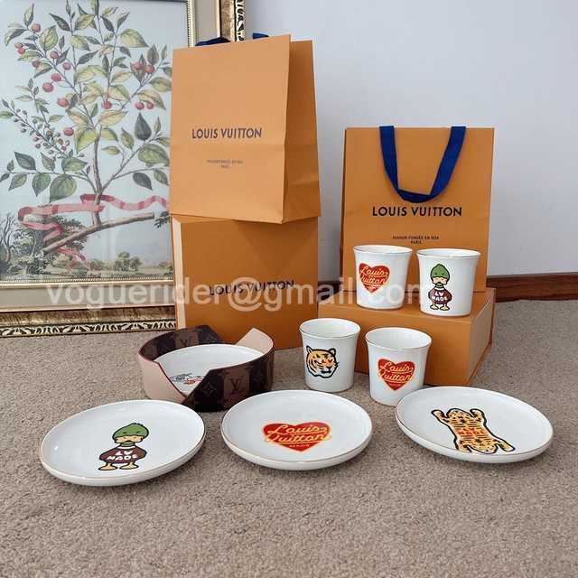 DE10002 LV x Nigo dishes