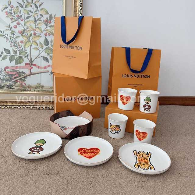 DE10002 LV x Nigo dishes