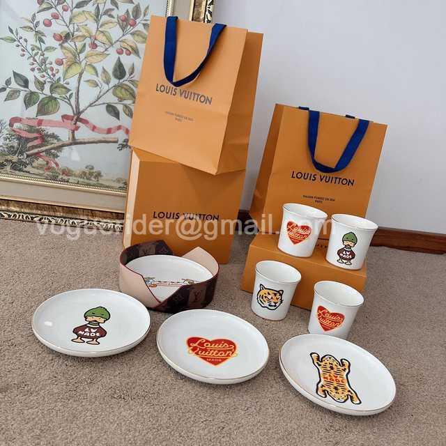 DE10002 LV x Nigo dishes