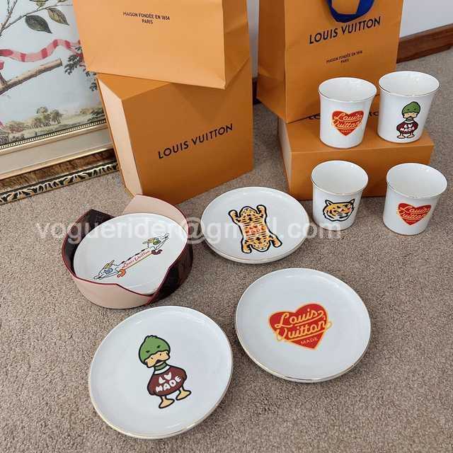 DE10002 LV x Nigo dishes