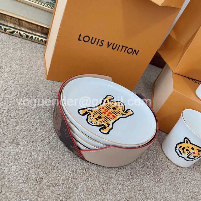 DE10002 LV x Nigo dishes