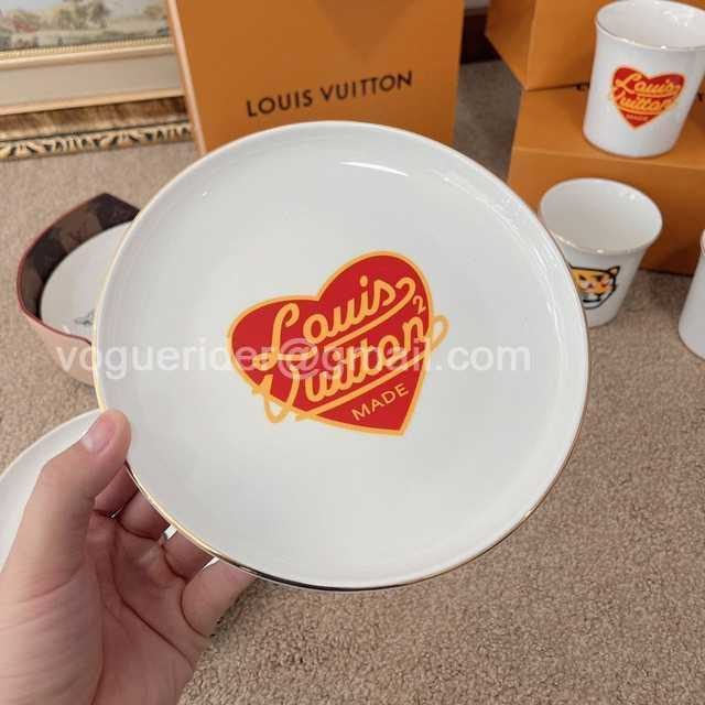 DE10002 LV x Nigo dishes