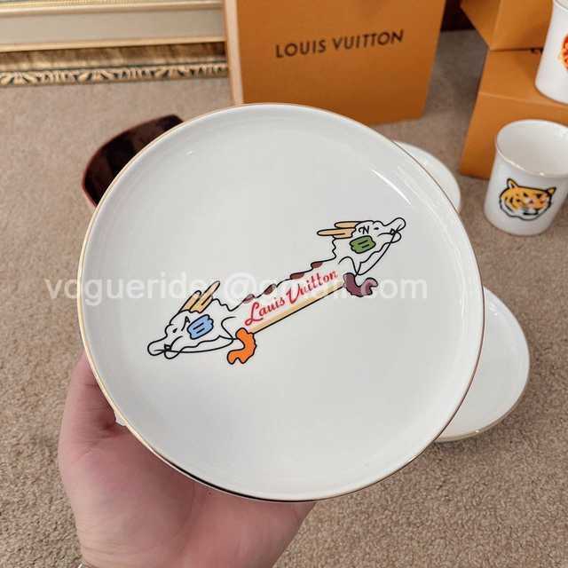 DE10002 LV x Nigo dishes