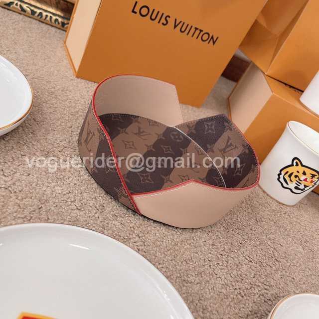 DE10002 LV x Nigo dishes