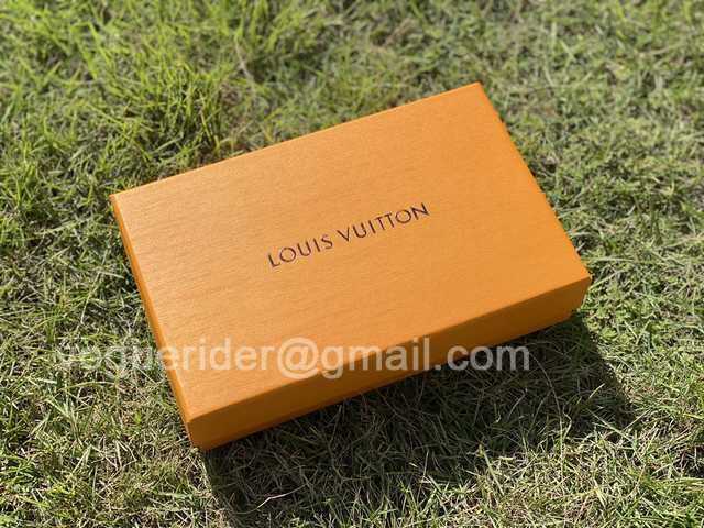 DE10011 LV color pencils suit