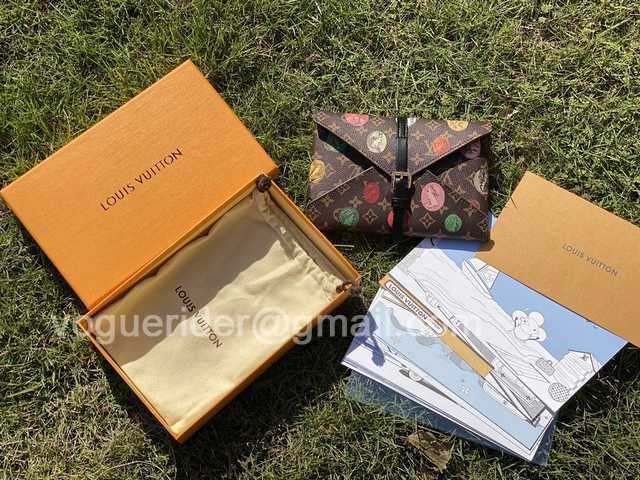 DE10011 LV color pencils suit