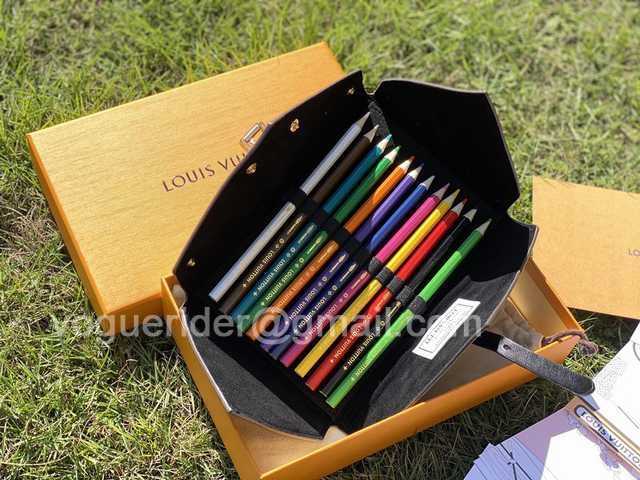 DE10011 LV color pencils suit