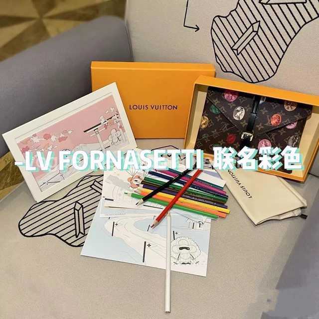 DE10011 LV color pencils suit