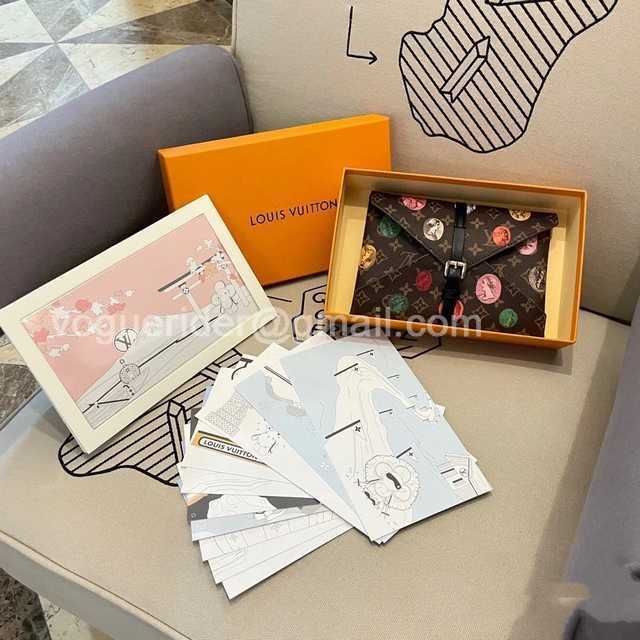 DE10011 LV color pencils suit