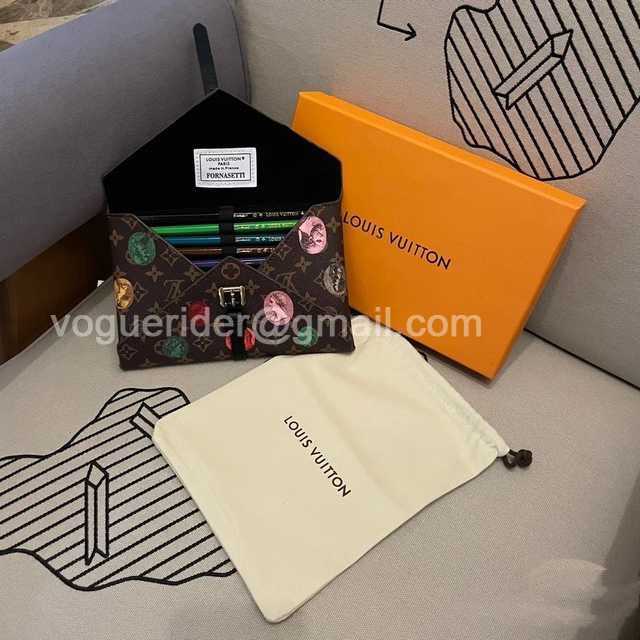 DE10011 LV color pencils suit