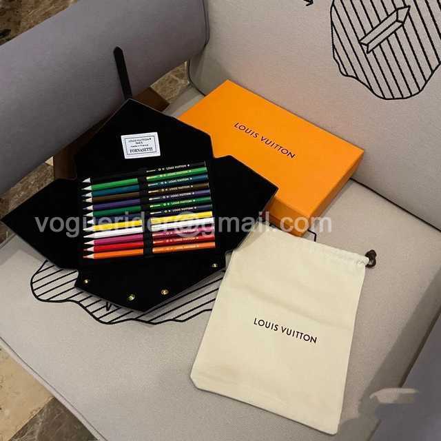 DE10011 LV color pencils suit