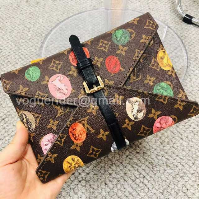 DE10011 LV color pencils suit