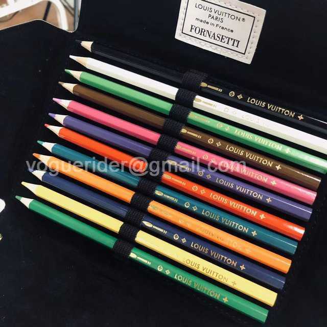 DE10011 LV color pencils suit