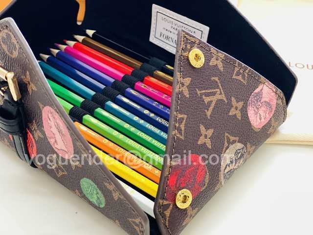 DE10011 LV color pencils suit