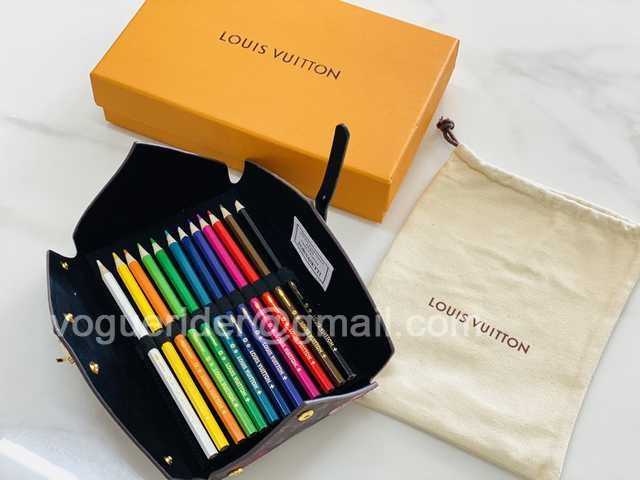 DE10011 LV color pencils suit