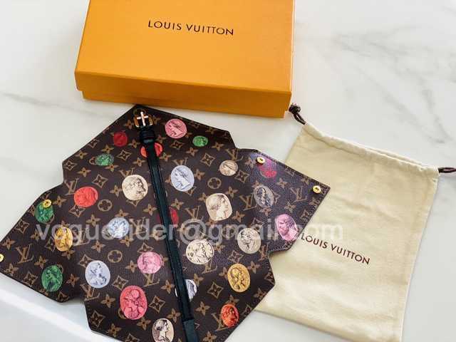 DE10011 LV color pencils suit