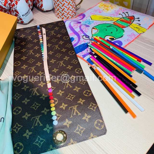 DE10012 LV color pencils suit