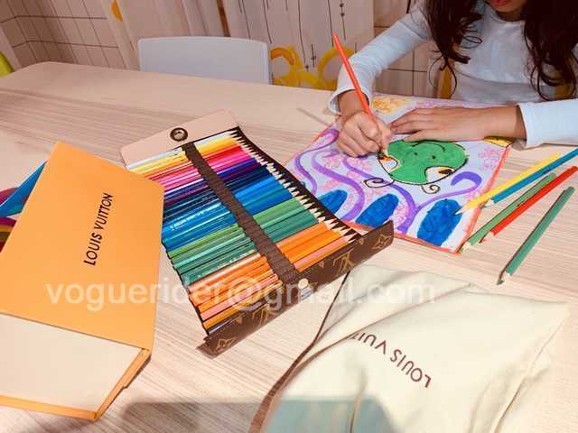 DE10012 LV color pencils suit