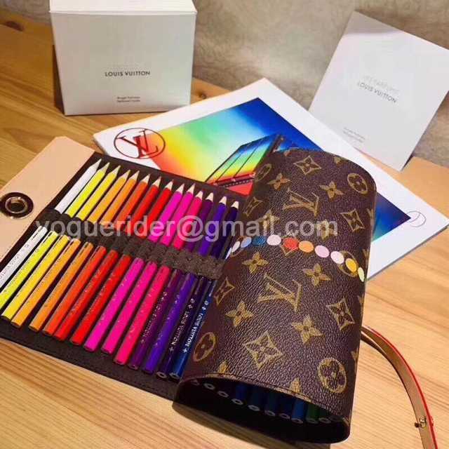 DE10012 LV color pencils suit