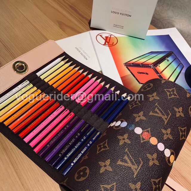 DE10012 LV color pencils suit
