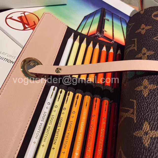 DE10012 LV color pencils suit