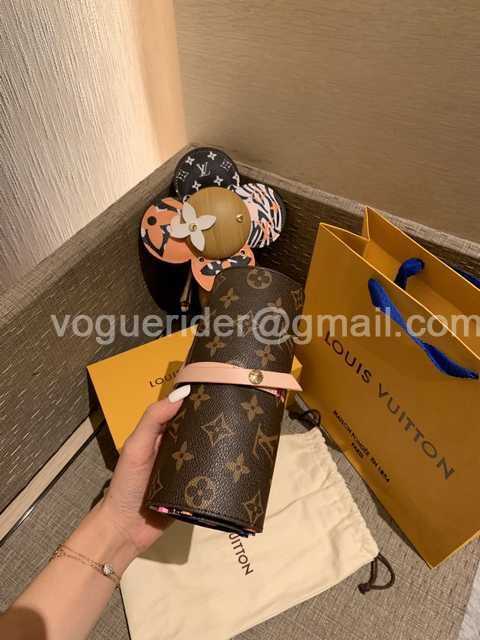 DE10012 LV color pencils suit