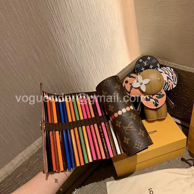 DE10012 LV color pencils suit