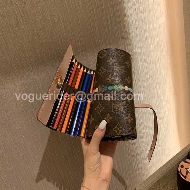 DE10012 LV color pencils suit